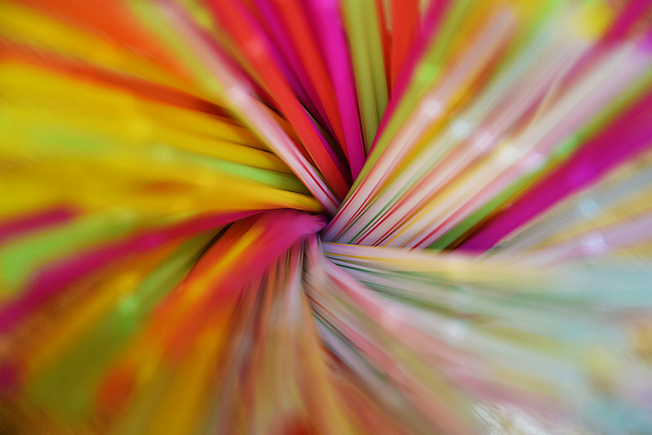 Pakico straw di plastic ta un problema grandi